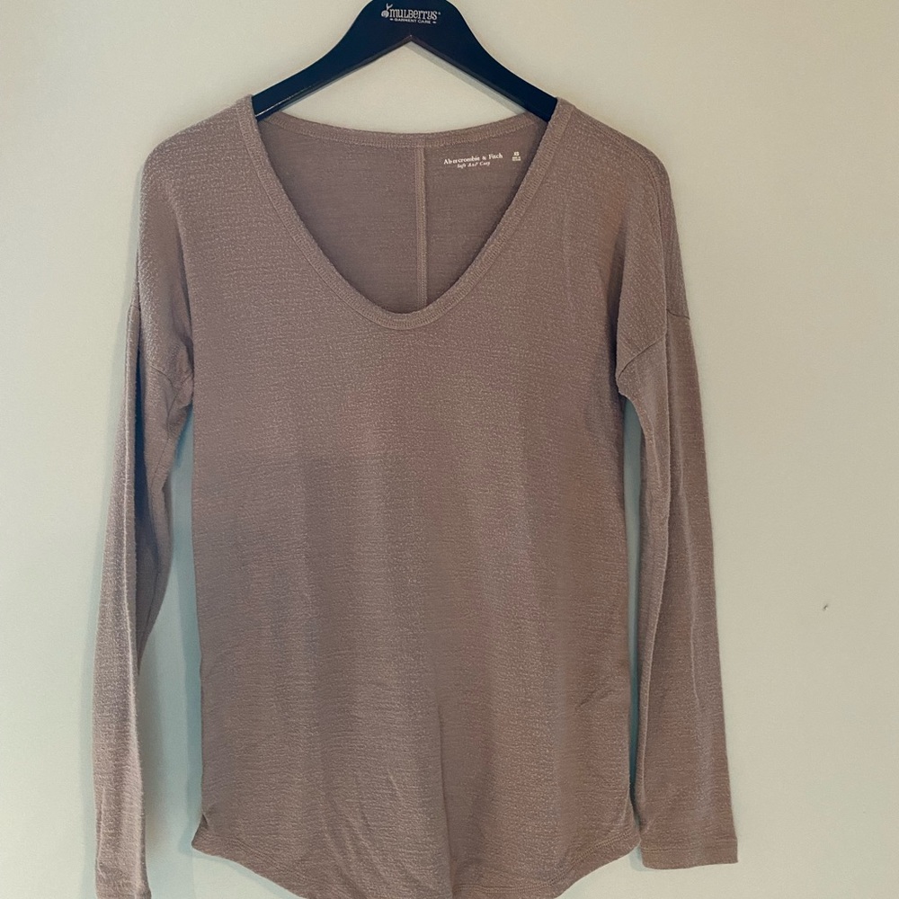 Abercrombie & Fitch long-sleeved shirt.